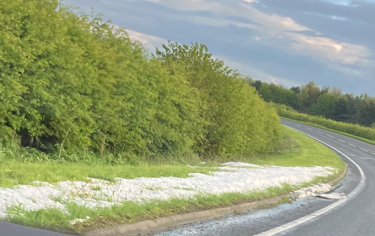 @SustEnvFarming Same here HG4 - this was over an hour later. Fire brigade pumping out houses as the hail had blocked the drains!