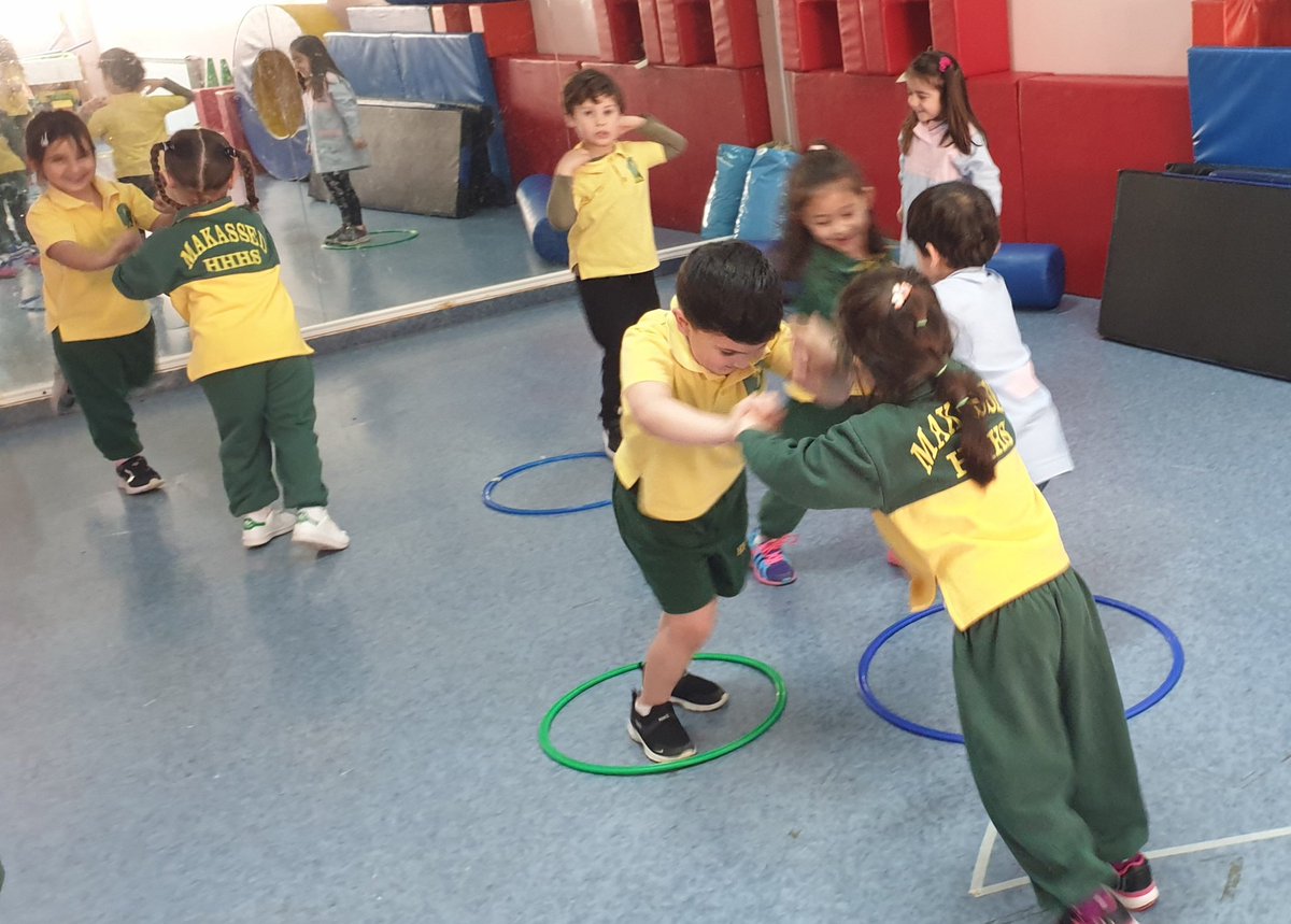 Jeux de lutte 🤼‍♂️ 
#Accepter le contact  #Respecter son adversaire #tirer #pousser sans chute 
<a href="/Hhhsinfo/">Houssam Hariri HS</a> <a href="/tbaassiri/">Tharwat Baassiri</a>  <a href="/LinaMajzoub1/">Lina Majzoub</a> <a href="/sashgh/">Sasha Ghosn</a> <a href="/dina_jradi/">Dina Jradi</a>