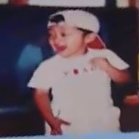 linoscookie's tweet photo. STFU LEE KNOW IS DRESSES AS HIS BABY SELF TODAY FOR CHILDRENS DAY 😭😭😭😭😭😭 https://t.co/sOAVyICDfO