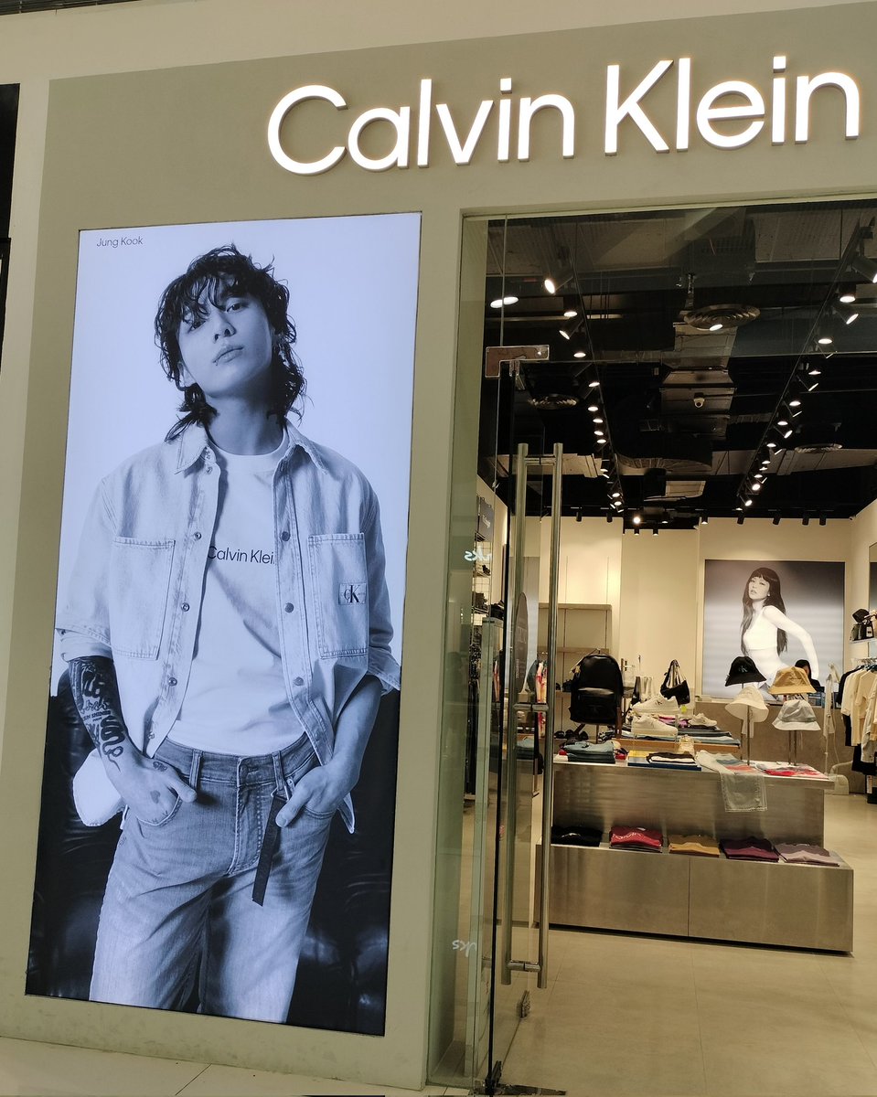 jjk1andonly's tweet image. Hey handsome! #JungKook #CalvinKlein #SMMoa
