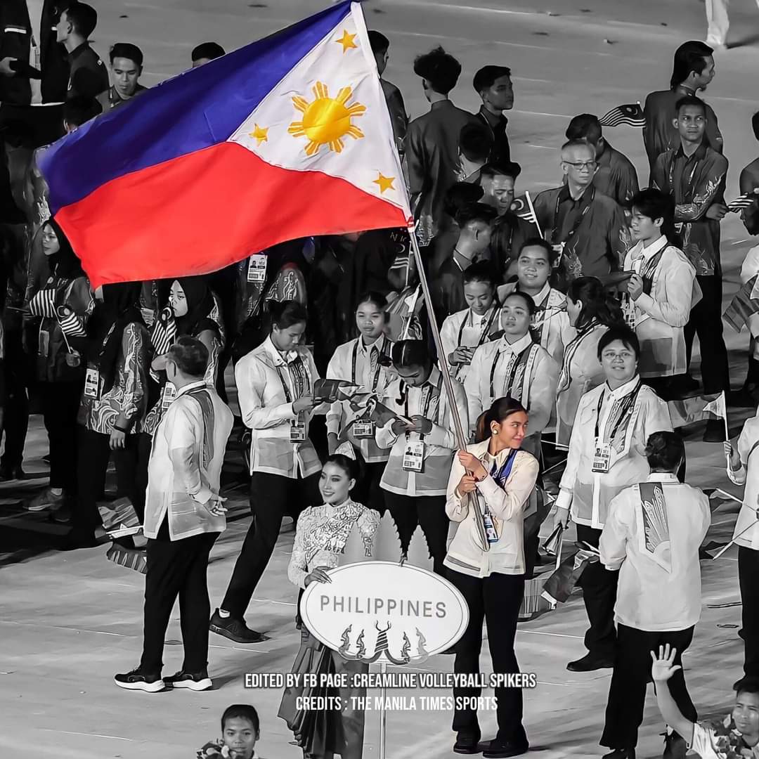 SenyoraNgVball's tweet photo. Thank you @AlyssaValdez2 for once again carrying our Philippine Flag in SEA Games. ❤️ #SEAGames2023 https://t.co/XmyKB0tfwE