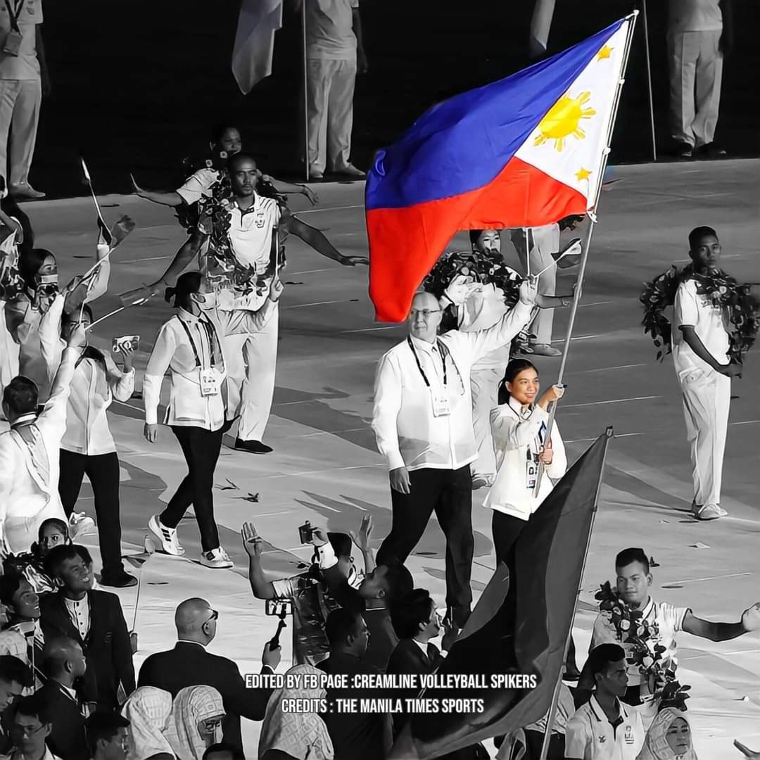 SenyoraNgVball's tweet photo. Thank you @AlyssaValdez2 for once again carrying our Philippine Flag in SEA Games. ❤️ #SEAGames2023 https://t.co/XmyKB0tfwE