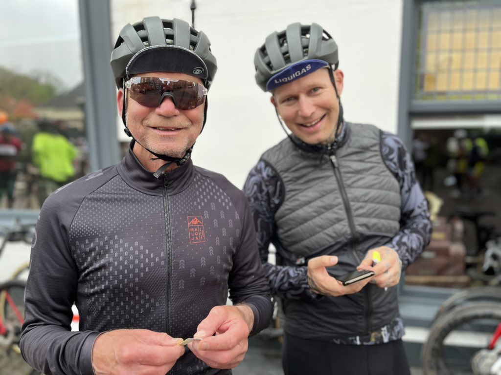 WWierdentocht's tweet photo. 🚴‍♂️Yes de 35e Winsumer Wierdentocht is onderweg met een record aantal voorinschrijvingen en een doorbrekend zonnetje. Succes allemaal en geniet van het fraaie Groninger land🍀🤞 #WWT2023 https://t.co/3GO028WkLd