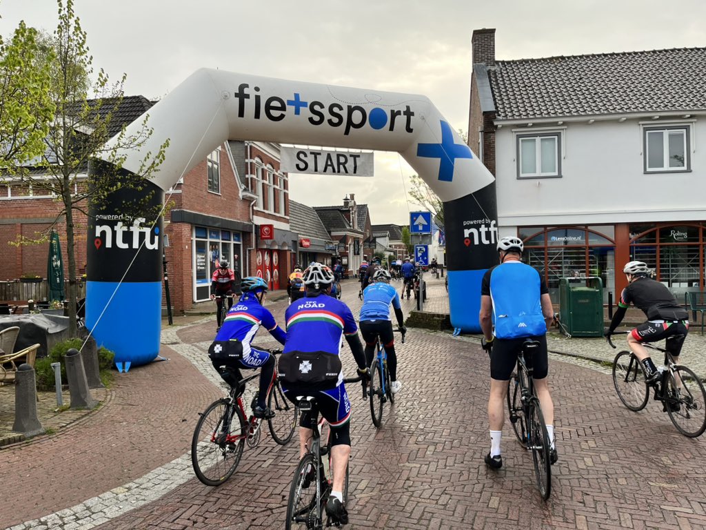 WWierdentocht's tweet photo. 🚴‍♂️Yes de 35e Winsumer Wierdentocht is onderweg met een record aantal voorinschrijvingen en een doorbrekend zonnetje. Succes allemaal en geniet van het fraaie Groninger land🍀🤞 #WWT2023 https://t.co/3GO028WkLd