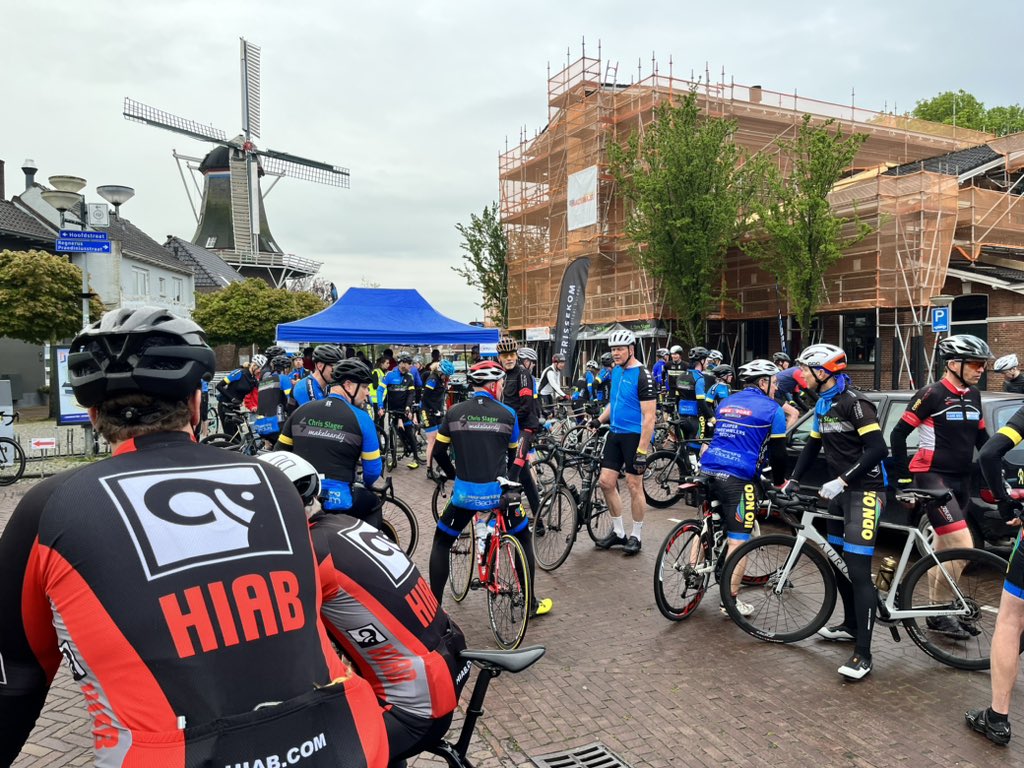 WWierdentocht's tweet photo. 🚴‍♂️Yes de 35e Winsumer Wierdentocht is onderweg met een record aantal voorinschrijvingen en een doorbrekend zonnetje. Succes allemaal en geniet van het fraaie Groninger land🍀🤞 #WWT2023 https://t.co/3GO028WkLd