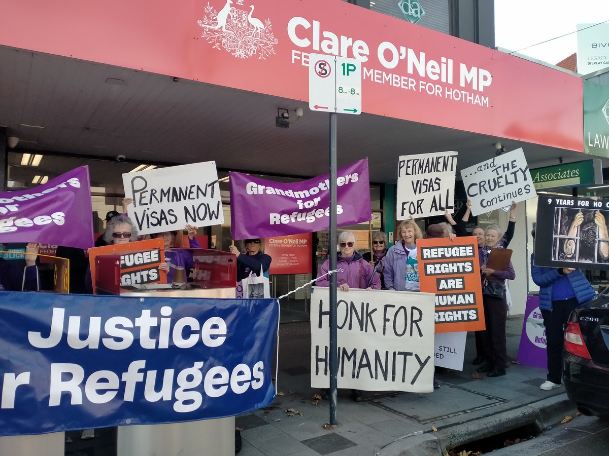 gmothers_adrc's tweet photo. Grandmothers joined with others outside the office of @ClareONeilMP yesterday. Well past the time to give those who sought our protection a sense of future! Permanent visas now! #justiceforrefugees  #HumanRights https://t.co/cFkdgple2Q