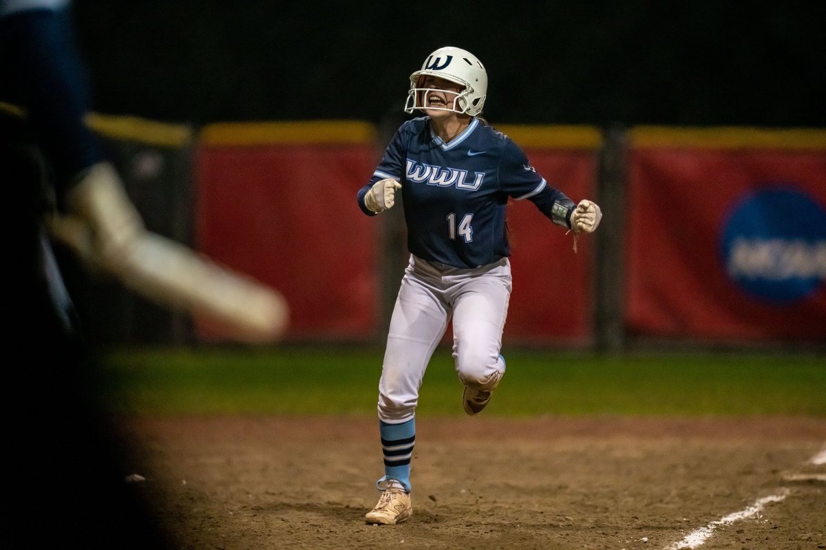 WWUAthletics's tweet photo. Get yourself a hype person like McKenna Crum!

Lots to be excited for with the performance by @WWU_Softball in the late innings of Friday's 15-6 win over Saint Martin's in a GNAC Championships elimination game.

📸 : Ethan Cairns https://t.co/mC3T0IjOE7