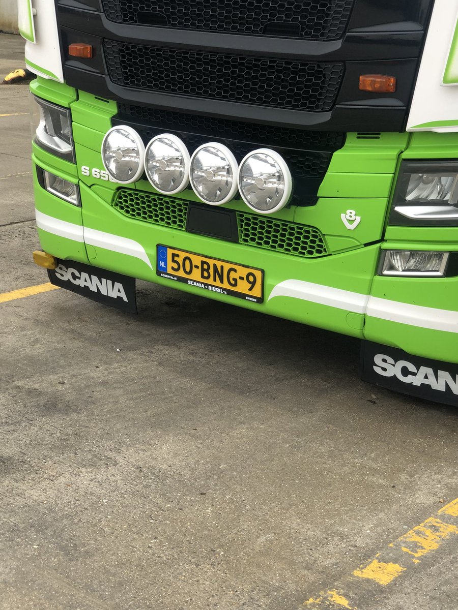 neilsta84's tweet photo. Look at her 😎🤠🚛 #scania #v8 #fridgeman #drawbar https://t.co/fRmBq3YToK
