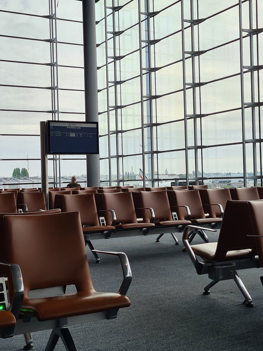 david_goan's tweet photo. Ready to attend my first @CLEOConf in San Jose.

I will deliver an invited talk on Metamaterial Engineered Silicon Photonic Devices.

📍Meeting Room Marriott Salon 6
🕠 May 11, 16:00 PST

@SiPhotonicsC2N #siliconphotonics
#subwavelength #metamaterials https://t.co/XWPTGSmxWZ