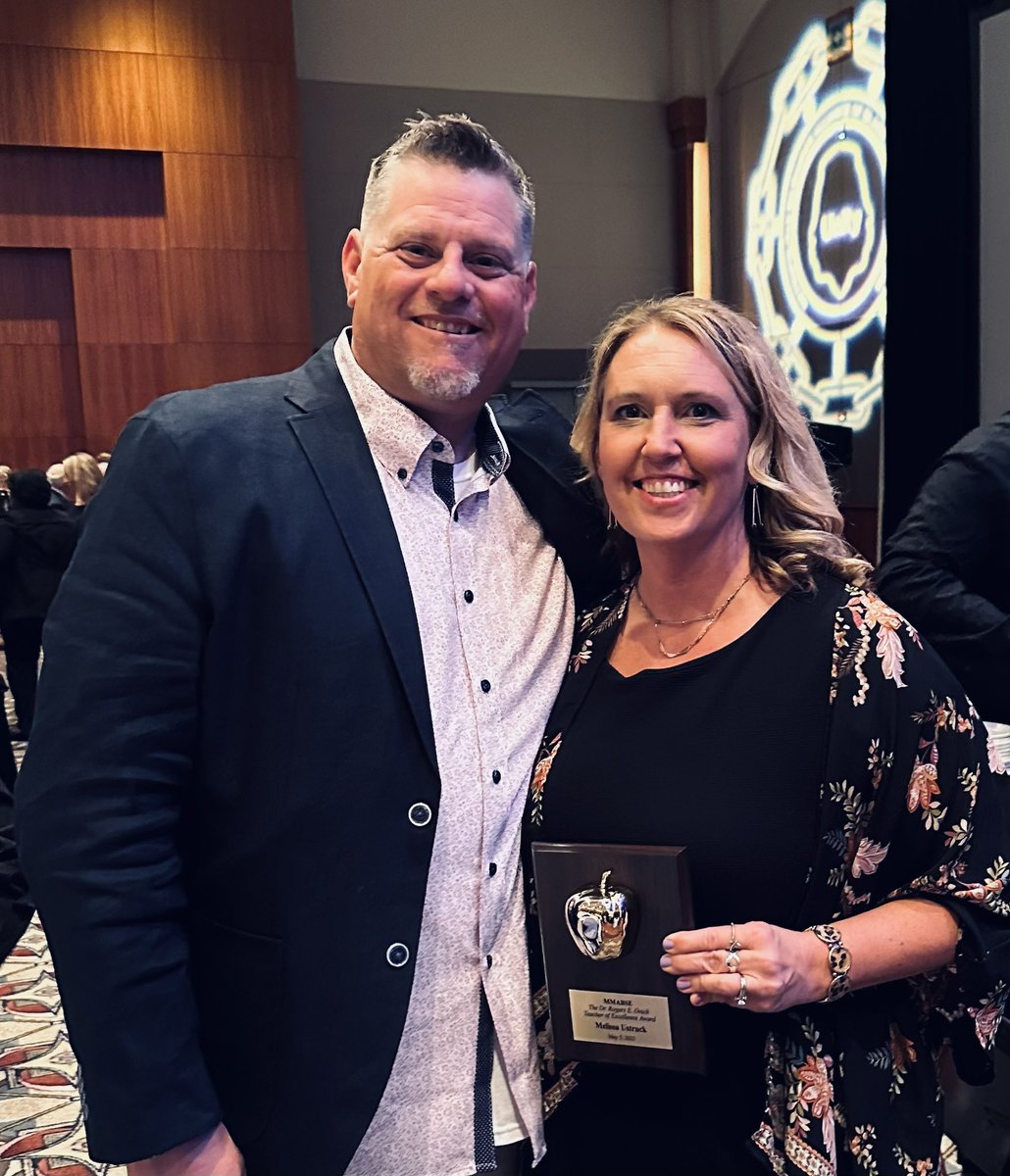 Missyu21's tweet photo. I felt so honored tonight! So grateful to be recognized and to get an award for doing what I love, connecting with my students! Teacher of the year gala, the award for excellence. ❤️ https://t.co/3SLm6Tb1vr