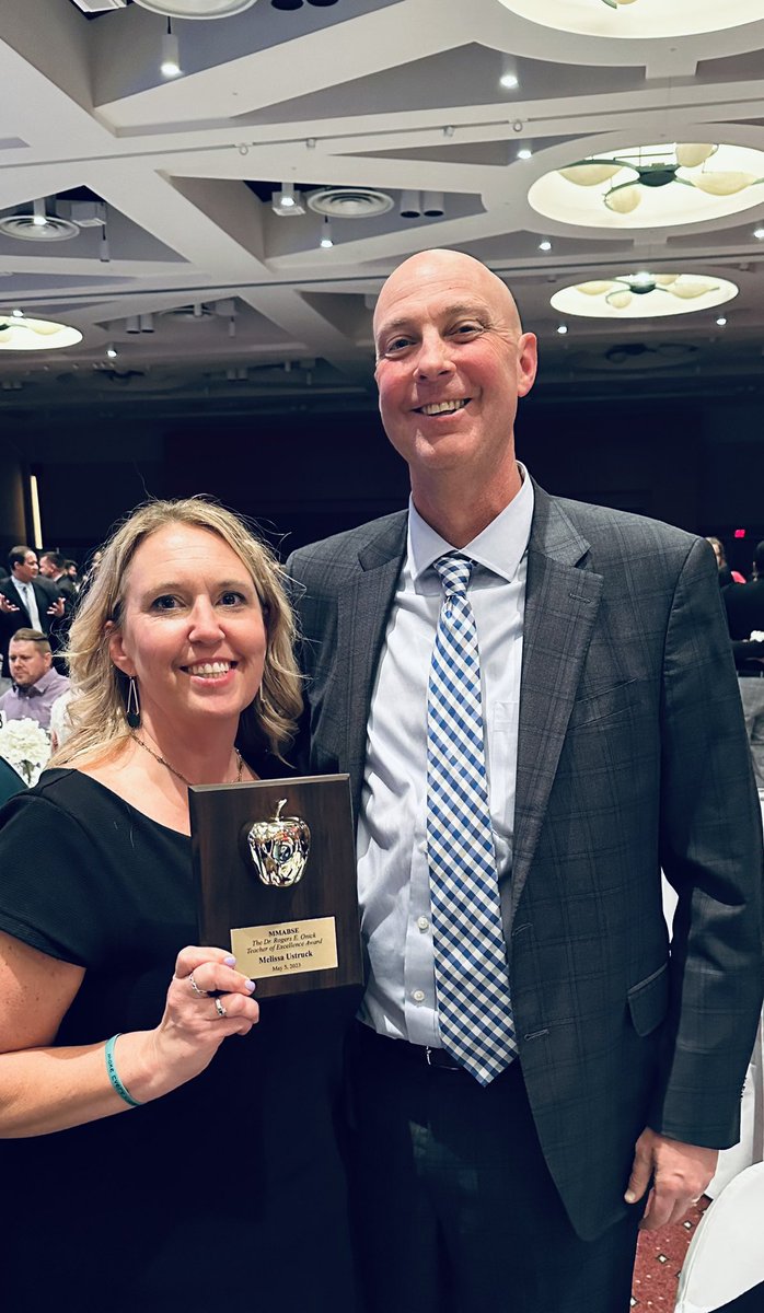 Missyu21's tweet photo. I felt so honored tonight! So grateful to be recognized and to get an award for doing what I love, connecting with my students! Teacher of the year gala, the award for excellence. ❤️ https://t.co/3SLm6Tb1vr