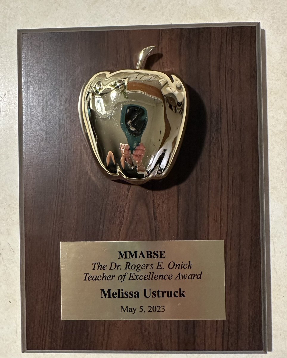 Missyu21's tweet photo. I felt so honored tonight! So grateful to be recognized and to get an award for doing what I love, connecting with my students! Teacher of the year gala, the award for excellence. ❤️ https://t.co/3SLm6Tb1vr
