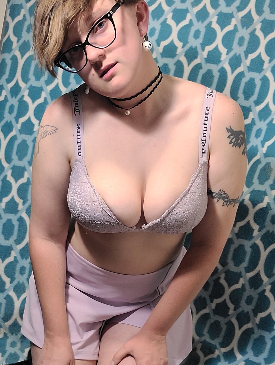Lilypad_Lounge's tweet photo. Approachable yet adorable in lavender
#chubby #lavender #lilac #posing #suggestive #tomboy #shorthair #shorthaired https://t.co/OAdcONW8LD