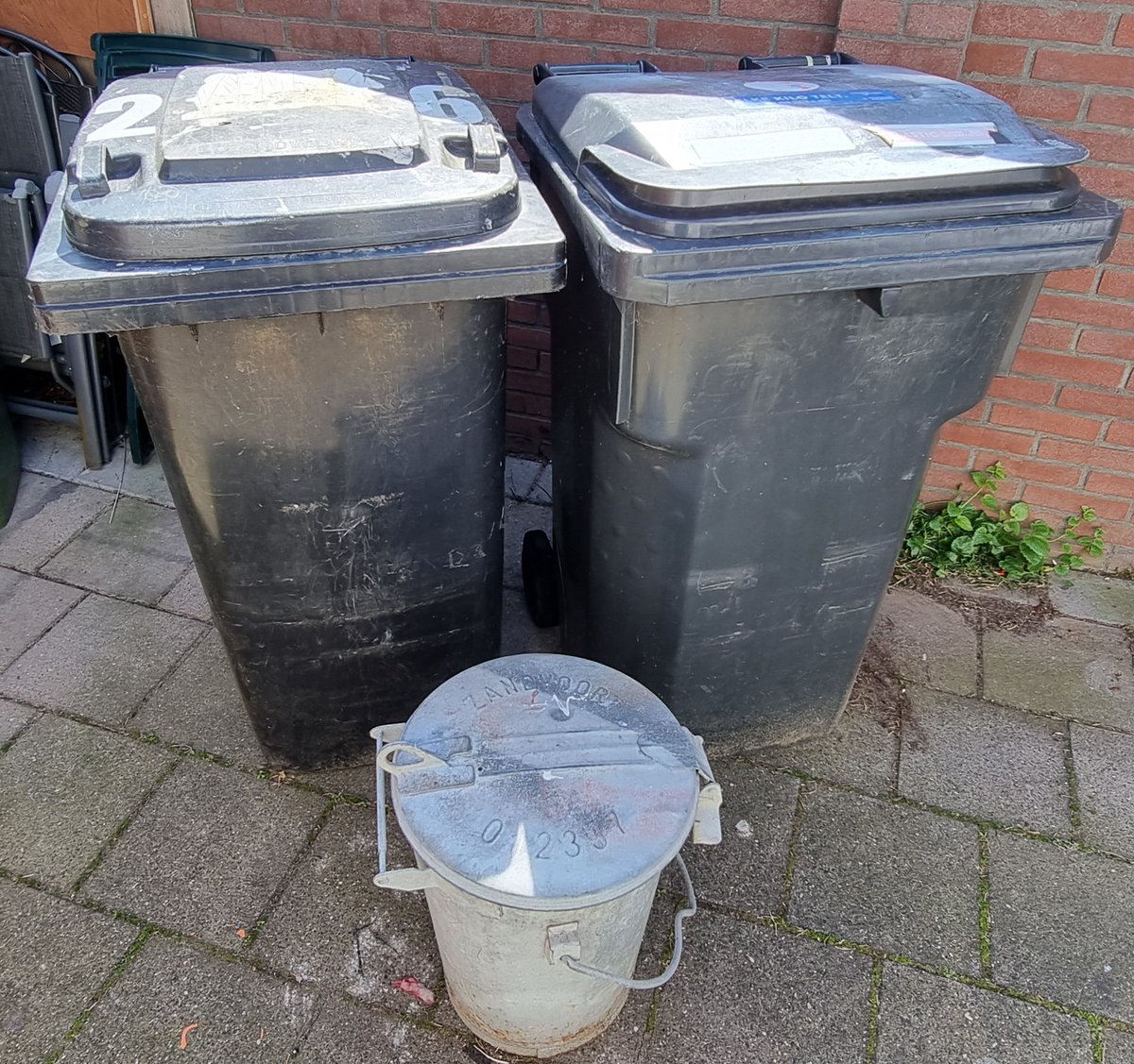 Afval anno nu ... was ooit één kleine 'emmer' genoeg, kunnen we nog terug?