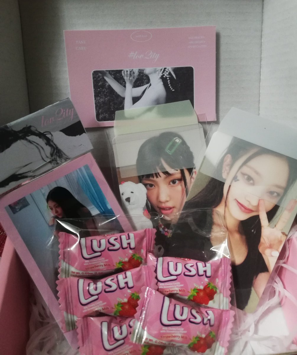 myoui_sz's tweet photo. - 💌 #szmails
hi @lov2ity! ! i picked up the parcel na ^^ tysm for packing them safely and also for the freebies ang dami huhu ><
~ #lov2ity https://t.co/r3KJP04LtY