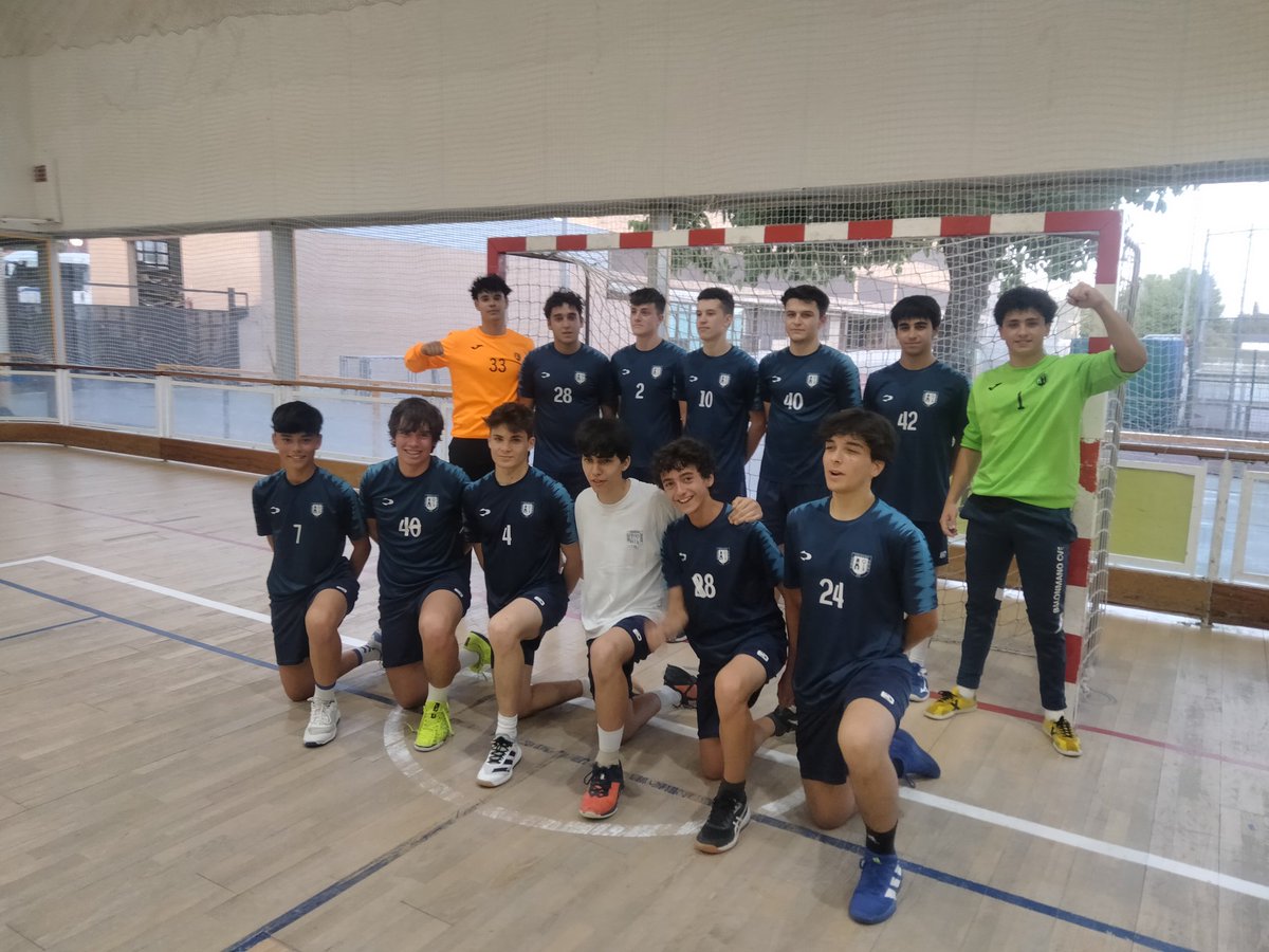 BM_CVE's tweet photo. 🏆2ªJuvenil masculina. Fase final 1º-8º. Jornada 8.
@BM_CVE 3️⃣5️⃣
@BMGetasur 1️⃣4️⃣
¡¡¡Medalla de bronce!!! 🥉
Tras la victoria en casa en la última jornada nuestros juveniles confirmar el ascenso y la medalla 👏👏👏¡Enhorabuena equipo! https://t.co/arXS2FB7k3