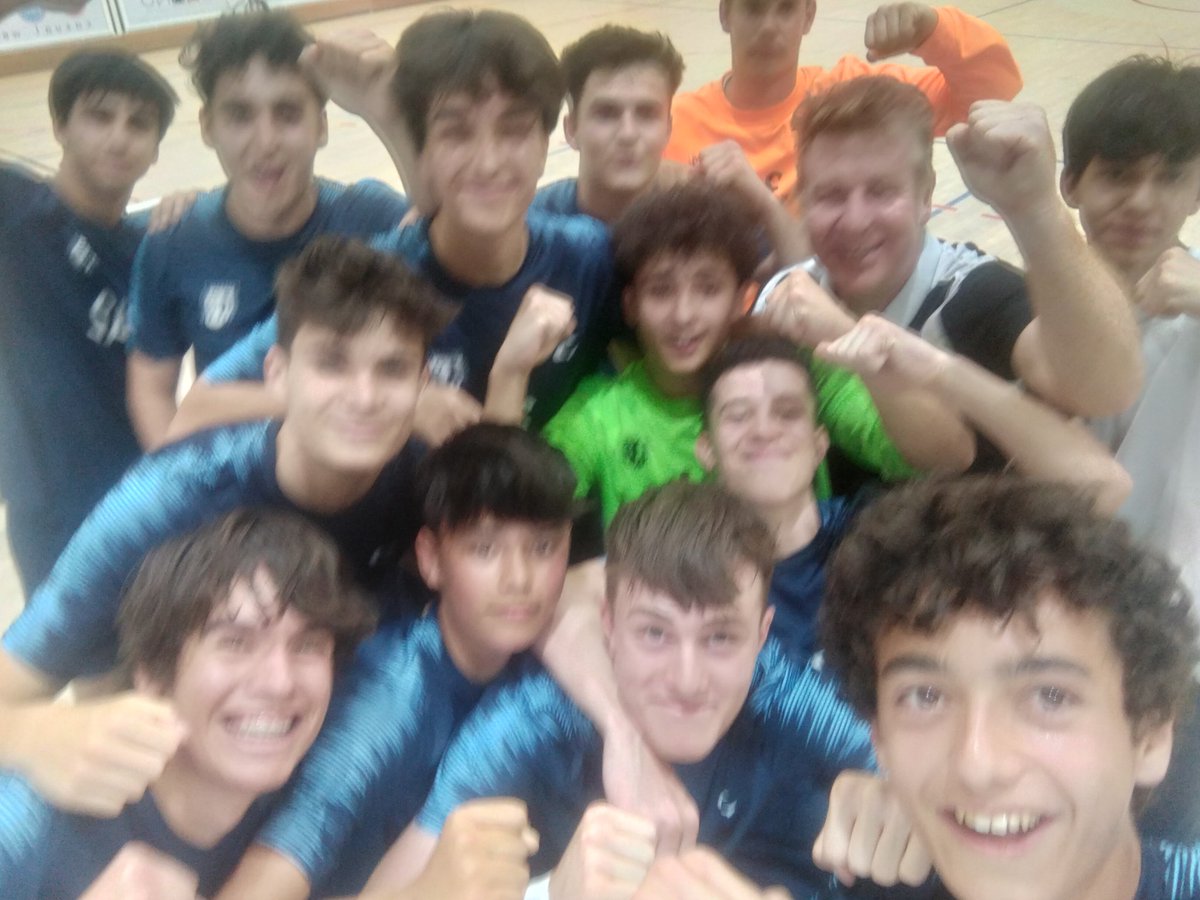 BM_CVE's tweet photo. 🏆2ªJuvenil masculina. Fase final 1º-8º. Jornada 8.
@BM_CVE 3️⃣5️⃣
@BMGetasur 1️⃣4️⃣
¡¡¡Medalla de bronce!!! 🥉
Tras la victoria en casa en la última jornada nuestros juveniles confirmar el ascenso y la medalla 👏👏👏¡Enhorabuena equipo! https://t.co/arXS2FB7k3