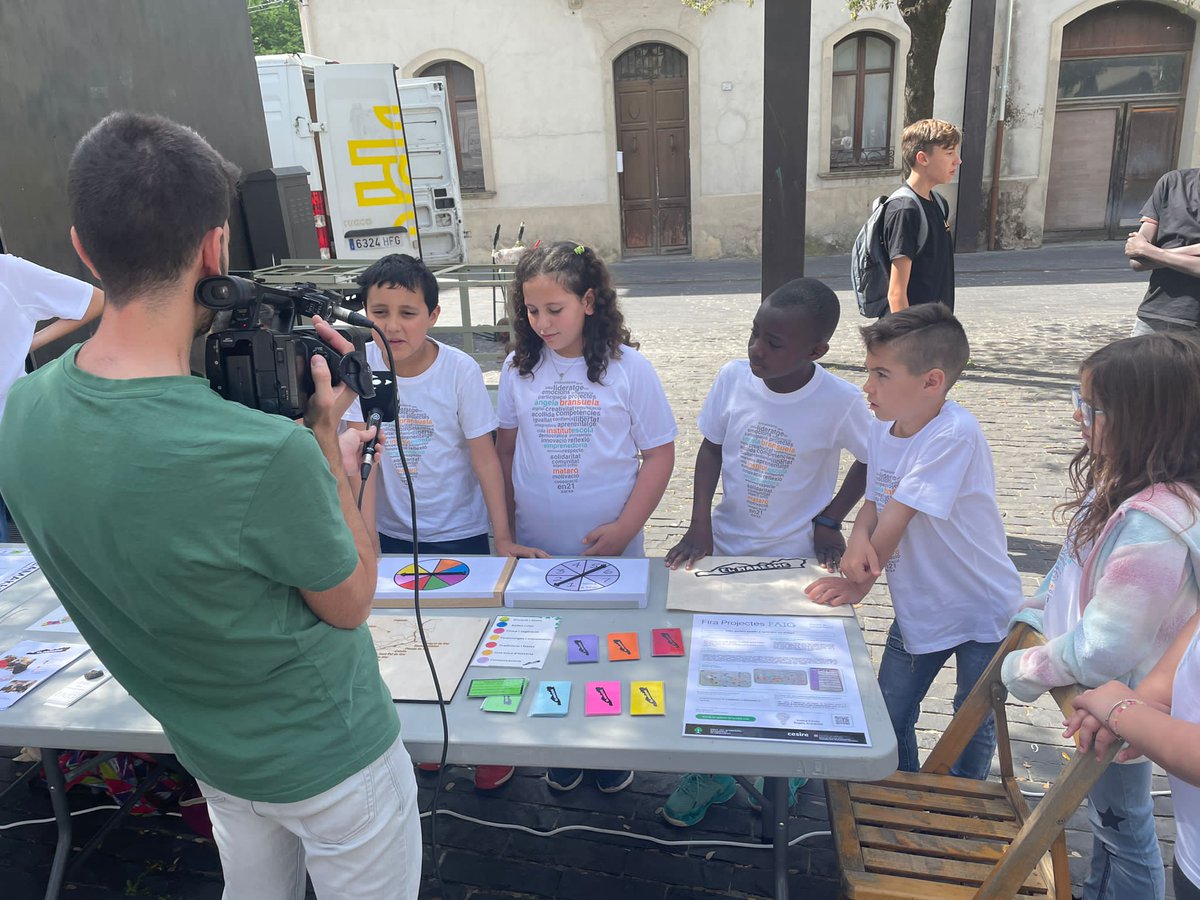 Orgull #bransuelista . Defensant situacions d'aprenentatge reals a #Tecnocampus Mataró i a la fira del  #programaFaig a Olot.  <a href="/SSTTMVO/">ST_MVO</a> <a href="/SEmataro/">SEZ Mataró (CRP, EAP i LIC)</a>