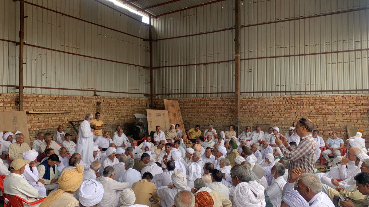 Tveer_13's tweet photo. हरियाणा के महम में अपने देश के गोल्ड मेडलिस्ट पहलवानों और बेटियों के आत्म सम्मान लिये के जंतर-मंतर पर चल रहे धरने को मजबूत करने के लिए खापों और सर्व समाज की बैठक शुरू जल्द ही बड़ा फेसला आयेगा ,

#IStandWithMyChampions @Phogat_Vinesh @BajrangPunia @SakshiMalik https://t.co/kWNY8czVV3