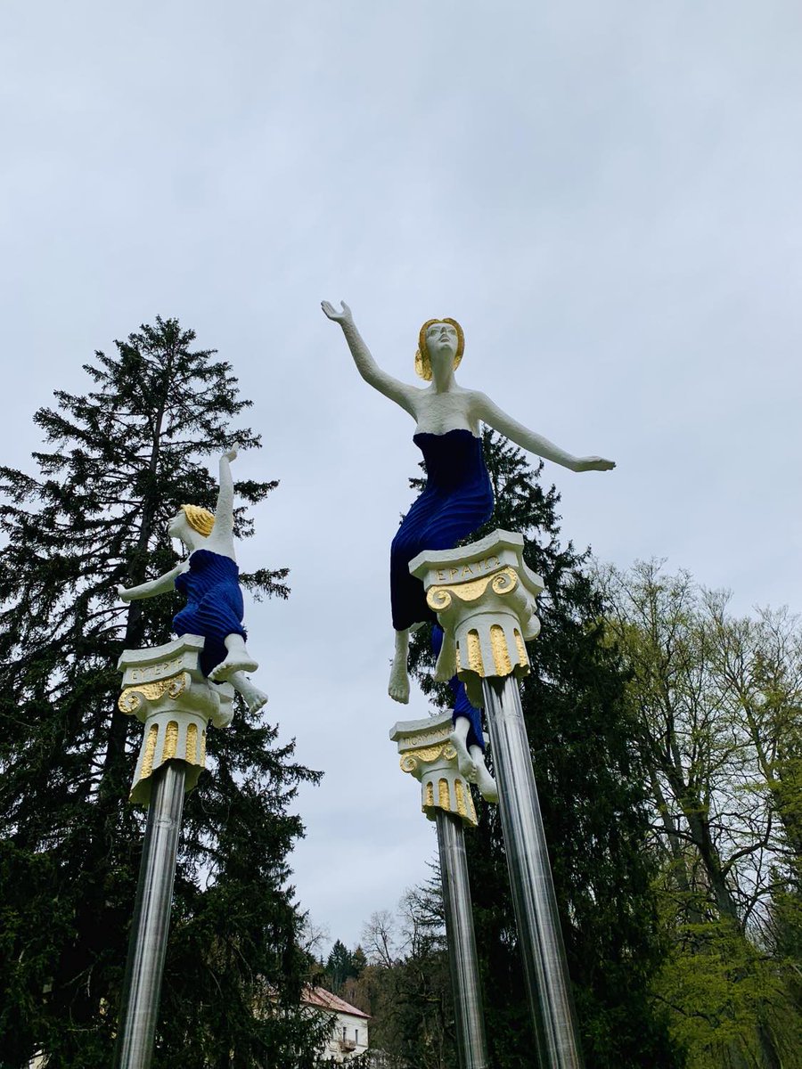 info_lazne's tweet photo. Dílo slavného českého sochaře Оlbrama Zoubka Tři múzy, které vytvořil v roce 1988 na objednávku města, se vrátilo o víkendu do Mariánských Lázní.
https://t.co/n0fMkgefqn https://t.co/vOTIioejWC