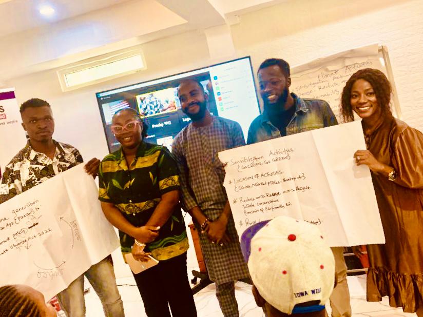 GGE_Naija's tweet photo. Last week at the #GOGREENFRIDAY launch workshop organised by the Global platform Nigeria.
The workshop stressed on the practical ways and importance of recycling,reducing waste, and reusing to promote  green plants to achieve climate Justice. https://t.co/N03XNYyDCG