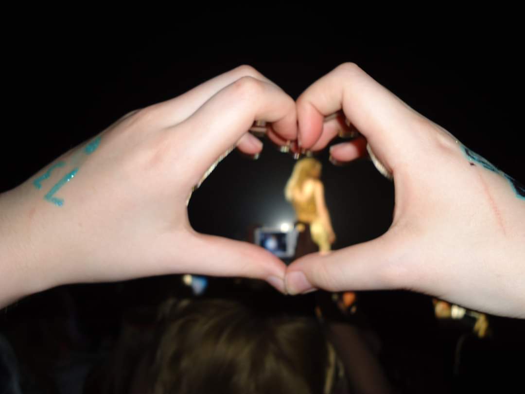 Ruth_Rotherham's tweet photo. Long live 13's, hand hearts and the first time I saw @taylorswift13 live on the Speak Now Tour. I had the time of my life, with you. #SpeakNowTV #speaknowtaylorsversion @taylornation13 https://t.co/57LCoWqg73