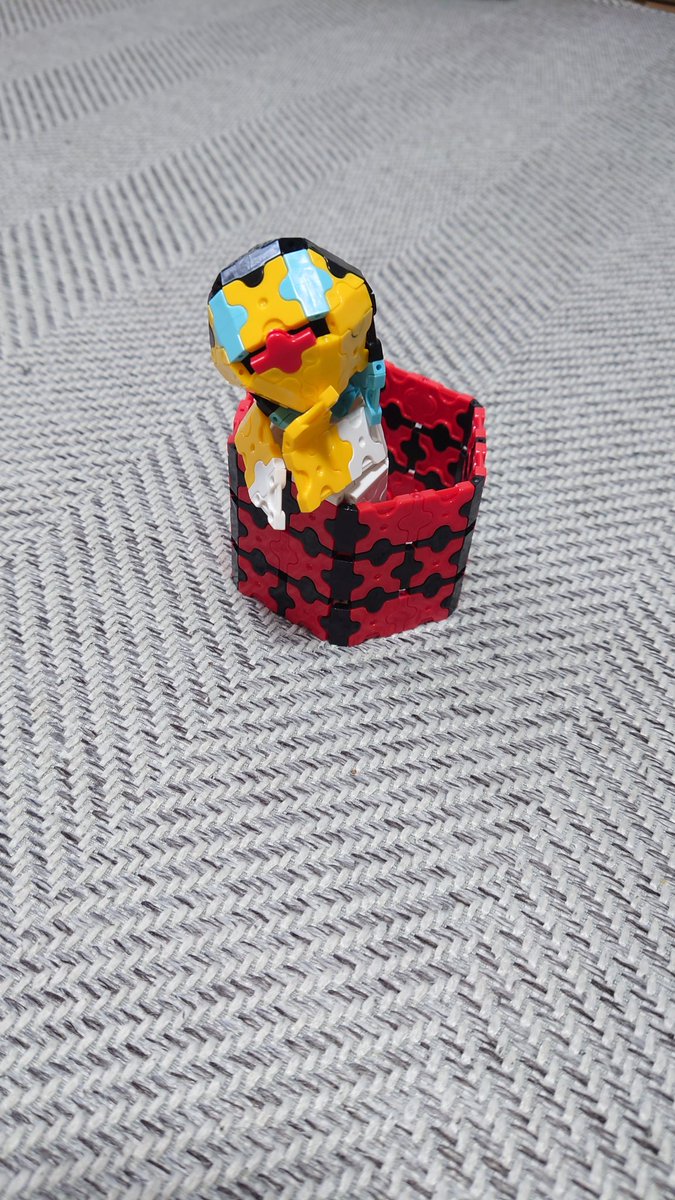 Mindyowame's tweet photo. ニックネーム LaQ博士になりたい
年齢　6歳
タイトル 井戸からおばけが！

怖いようでかわいくもあり

@LaQbl
#2023年5月LaQ芸術祭 https://t.co/KFHM3kpSLE