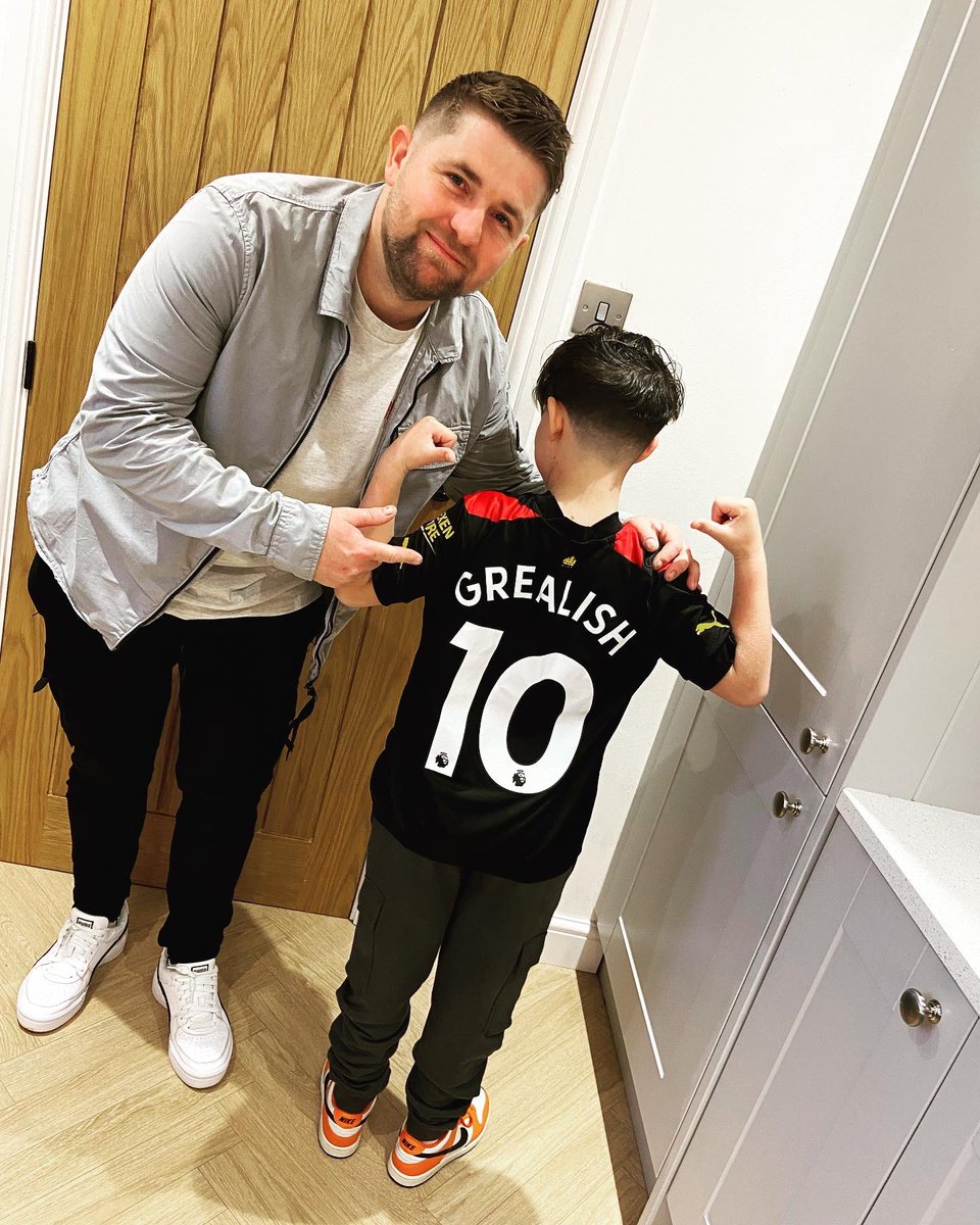 chris88thomas's tweet photo. A little starter before the main event(burnley vs Cardiff) Monday. Hopefully good football and plenty of goals https://t.co/9kM3LG6FFm