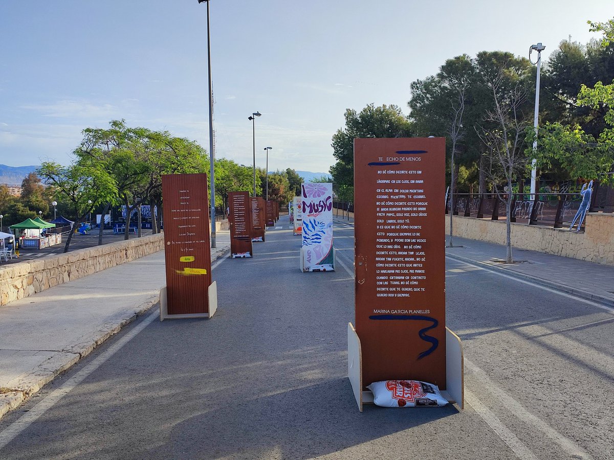 esme_mys's tweet photo. Finde de #AlacantDesperta en el #Tossal. 20 años desde el primero.
#AlacantDesperta es un colectivo ciudadano que defiende la cultura de base. El mayor éxito de autogestión ciudadana en #Alacant que yo conozco. https://t.co/CVQu92s45F