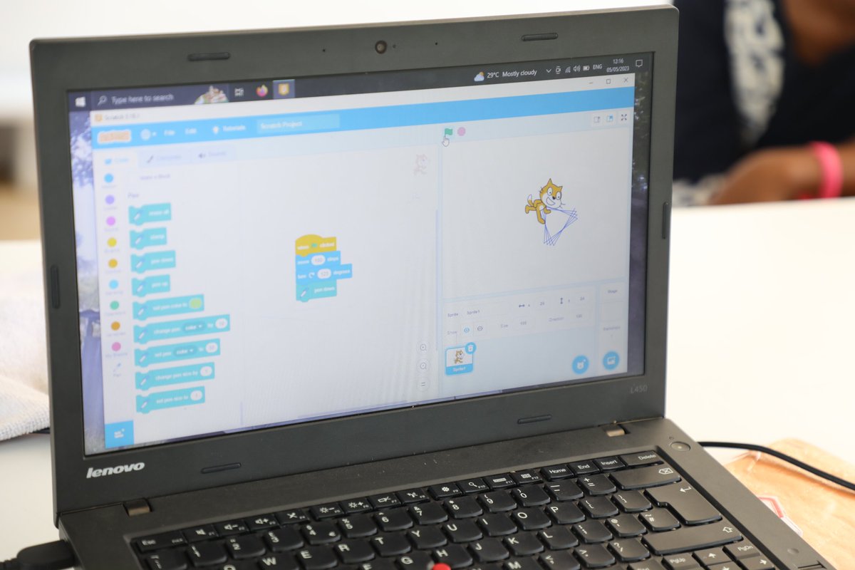 iome254's tweet photo. @Edutab_Africa crowned up the program with an engaging mentorship on programming allowing the children to go through a learning, experimenting and discovery experience. https://t.co/e28n0JXA04