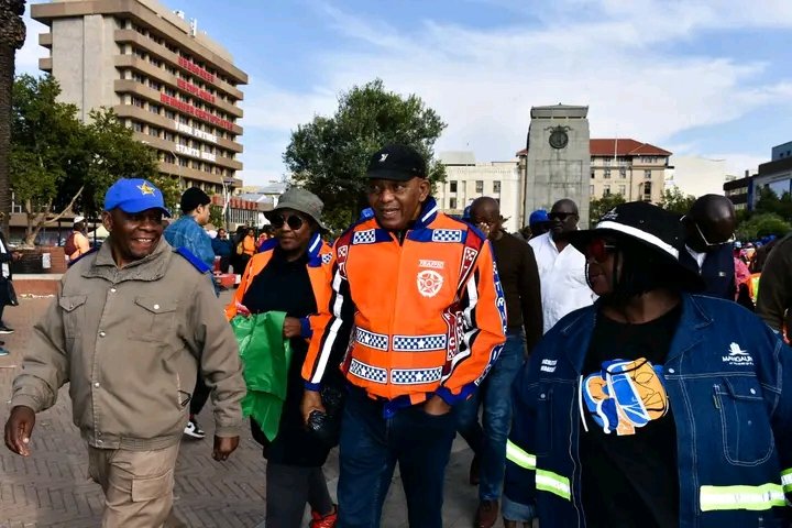 FreeStateWorld1's tweet photo. The Acting Mangaung Metro Executive Mayor, Gregory Nthatisi led the Reclaiming the City campaign launched at Hoffman Square in Bloemfontein on Friday. The campaign will target illegal dumping spots and enforce by-laws.
#BeTheFirstToKnow
#SkeemSaam
#Bheba
#DrNandipha
#Advovo https://t.co/IpbXoojY27