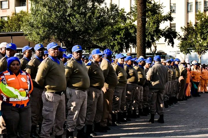 FreeStateWorld1's tweet photo. The Acting Mangaung Metro Executive Mayor, Gregory Nthatisi led the Reclaiming the City campaign launched at Hoffman Square in Bloemfontein on Friday. The campaign will target illegal dumping spots and enforce by-laws.
#BeTheFirstToKnow
#SkeemSaam
#Bheba
#DrNandipha
#Advovo https://t.co/IpbXoojY27