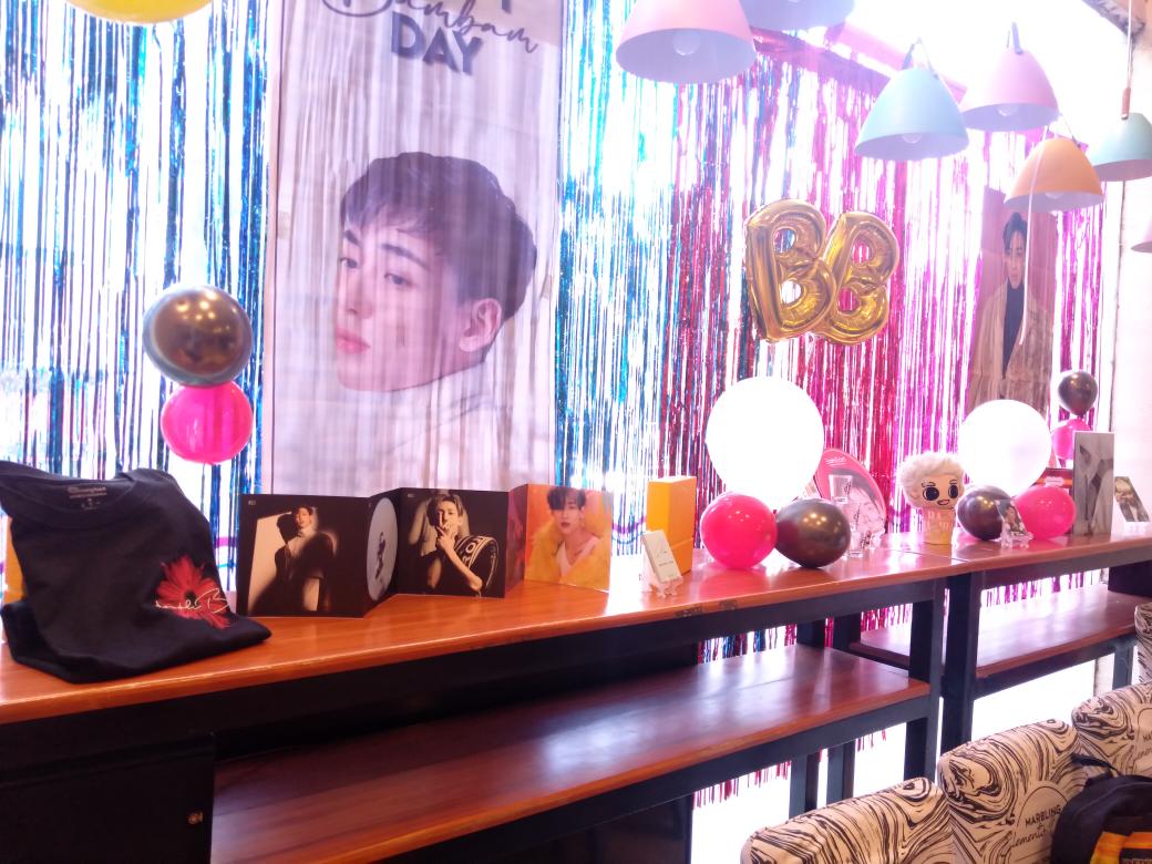 Juno_0814_hera's tweet photo. ATM...
#bambam1a #Bambam #JJP #colorfulcafe #GOT7 https://t.co/AwRqA6XlvO