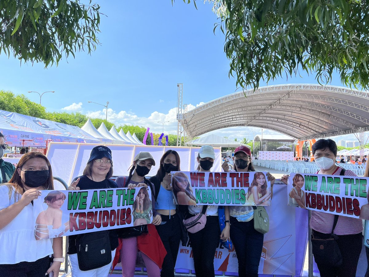 OfficialKBB's tweet photo. HAPPENING NOW here at Gatorade No Sugar Sweat Fest at SM MOA Grounds, Block 20! 💙

#KathrynBernardo | @bernardokath @min_bernardo https://t.co/VMBNvUXwta