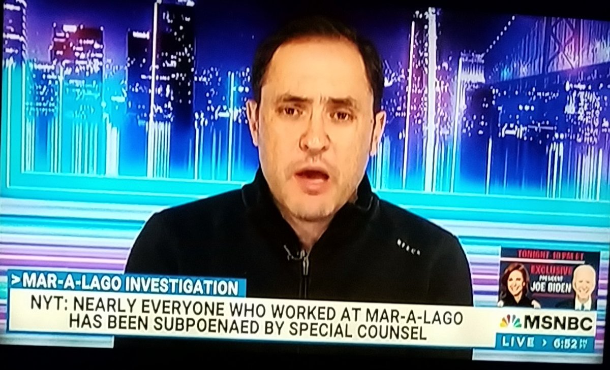 marystudeny's tweet photo. Hmmm, does @nytmike own more than one black zip-front shirt? Asking for a friend.
@NicolleDWallace https://t.co/1hCxV8UN1o