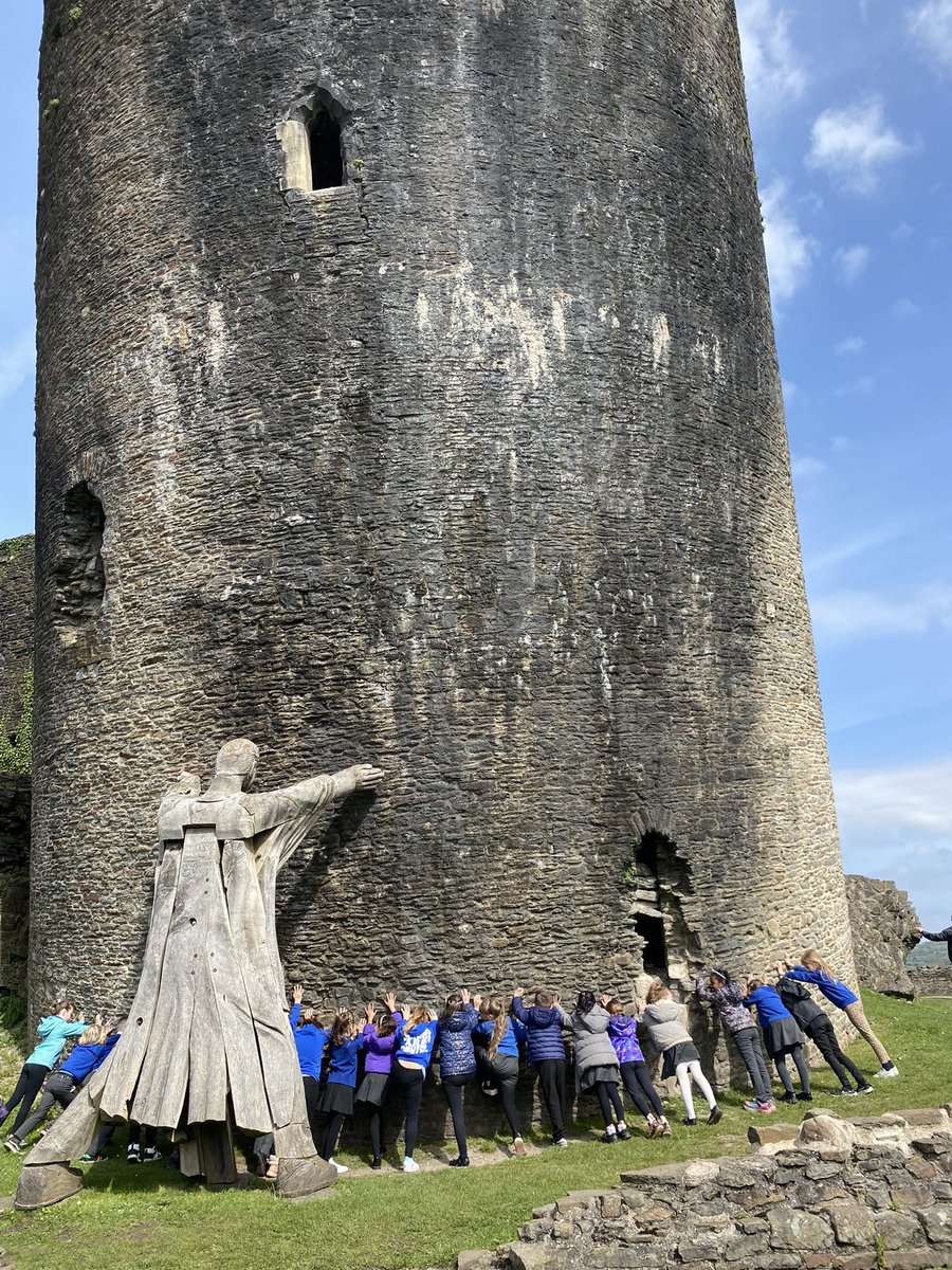 Miss Thomas tweet media