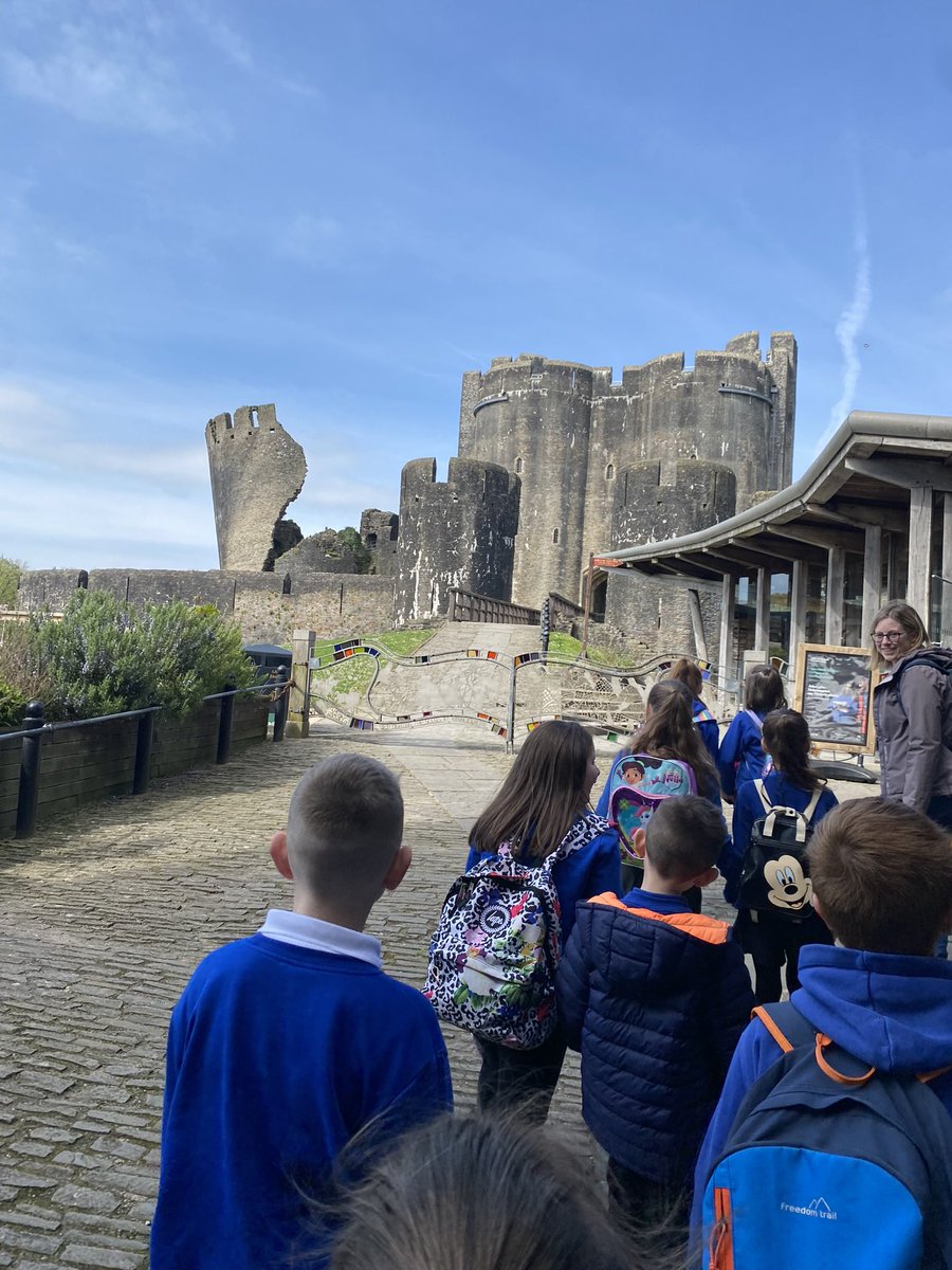 Miss Thomas tweet media