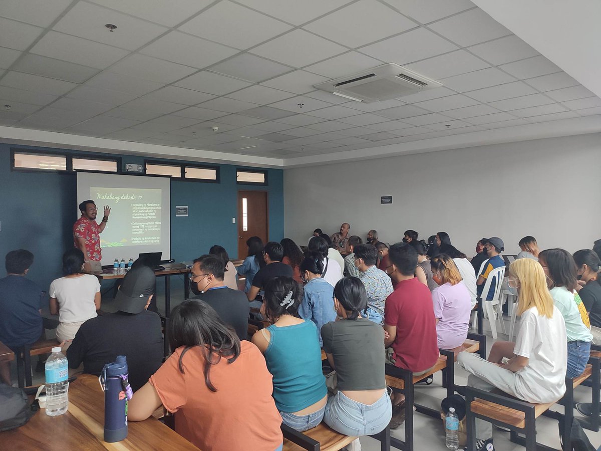 CONTEND_UP's tweet photo. Dr. Francis Gealogo and Prof. Jose Monfred Sy discuss the teachers' and propaganda movement in the afternoon parallel sessions of the Prof. Jose Maria Sison Lecture Series.
#KaJomaLives
#JMSStudyMovement https://t.co/KSWdUhTsAN