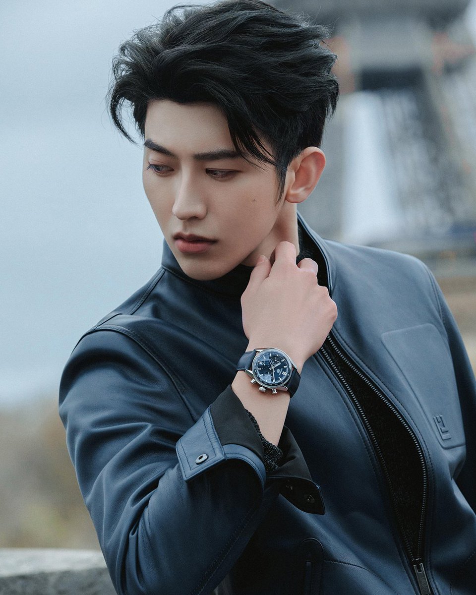 AlwaysCaiXukun's tweet photo. TAG Heuer Carrera Chronograph ⌚

#CaiXukun #蔡徐坤 
#TAGHeuerxKUN
#TAGHeuerCarrera60 https://t.co/9CmMKaEnER
