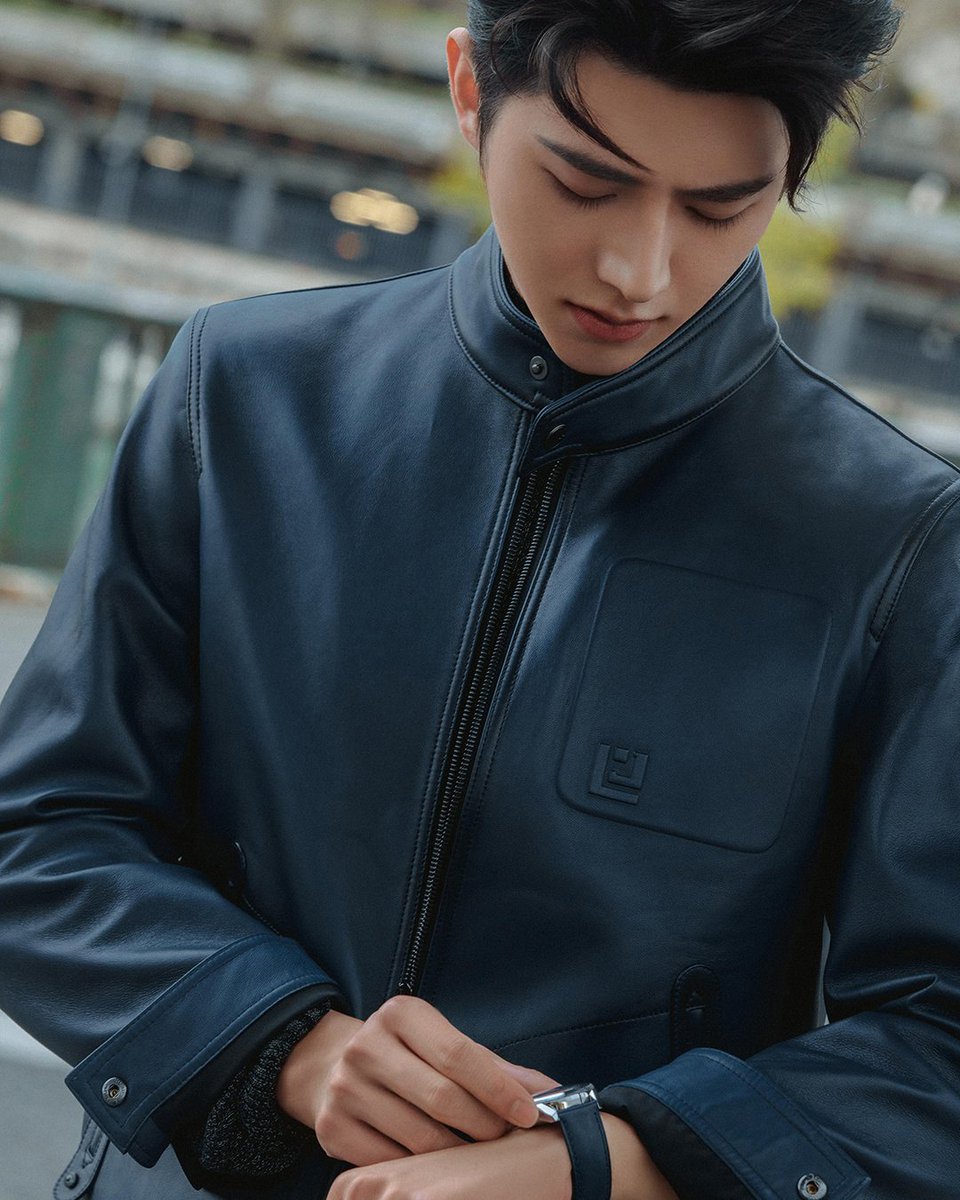 AlwaysCaiXukun's tweet photo. TAG Heuer Carrera Chronograph ⌚

#CaiXukun #蔡徐坤 
#TAGHeuerxKUN
#TAGHeuerCarrera60 https://t.co/9CmMKaEnER