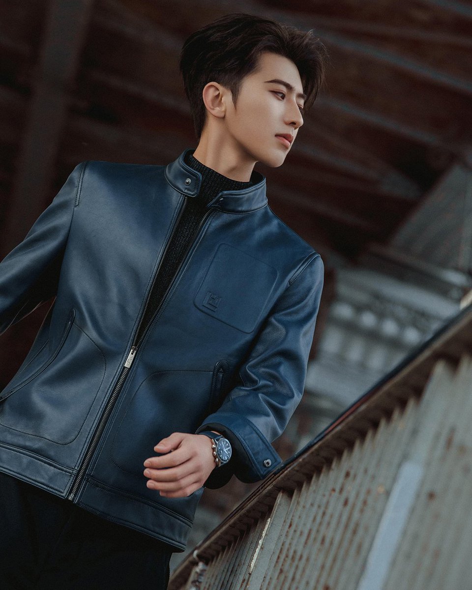 AlwaysCaiXukun's tweet photo. TAG Heuer Carrera Chronograph ⌚

#CaiXukun #蔡徐坤 
#TAGHeuerxKUN
#TAGHeuerCarrera60 https://t.co/9CmMKaEnER