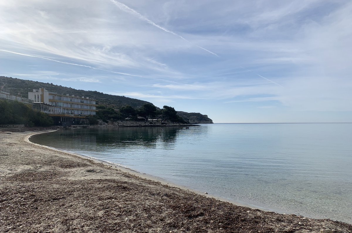 amameli's tweet photo. #Cagliari oggi alle 8
#calamosca #mare https://t.co/DwPgmoQYGI