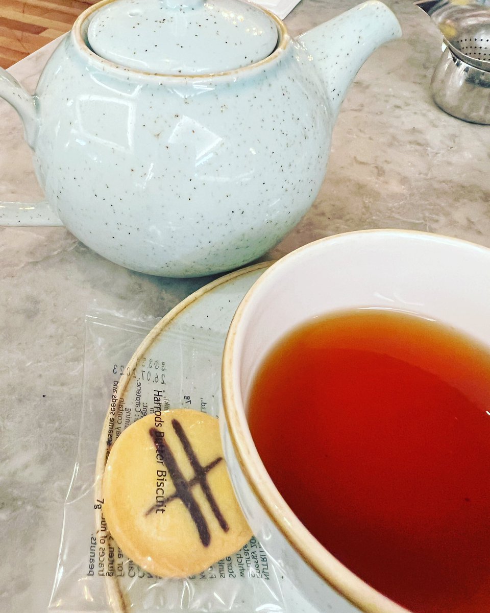 CONWAYCONF's tweet image. Tea @Harrods and today is #coronation day! #KingCharles