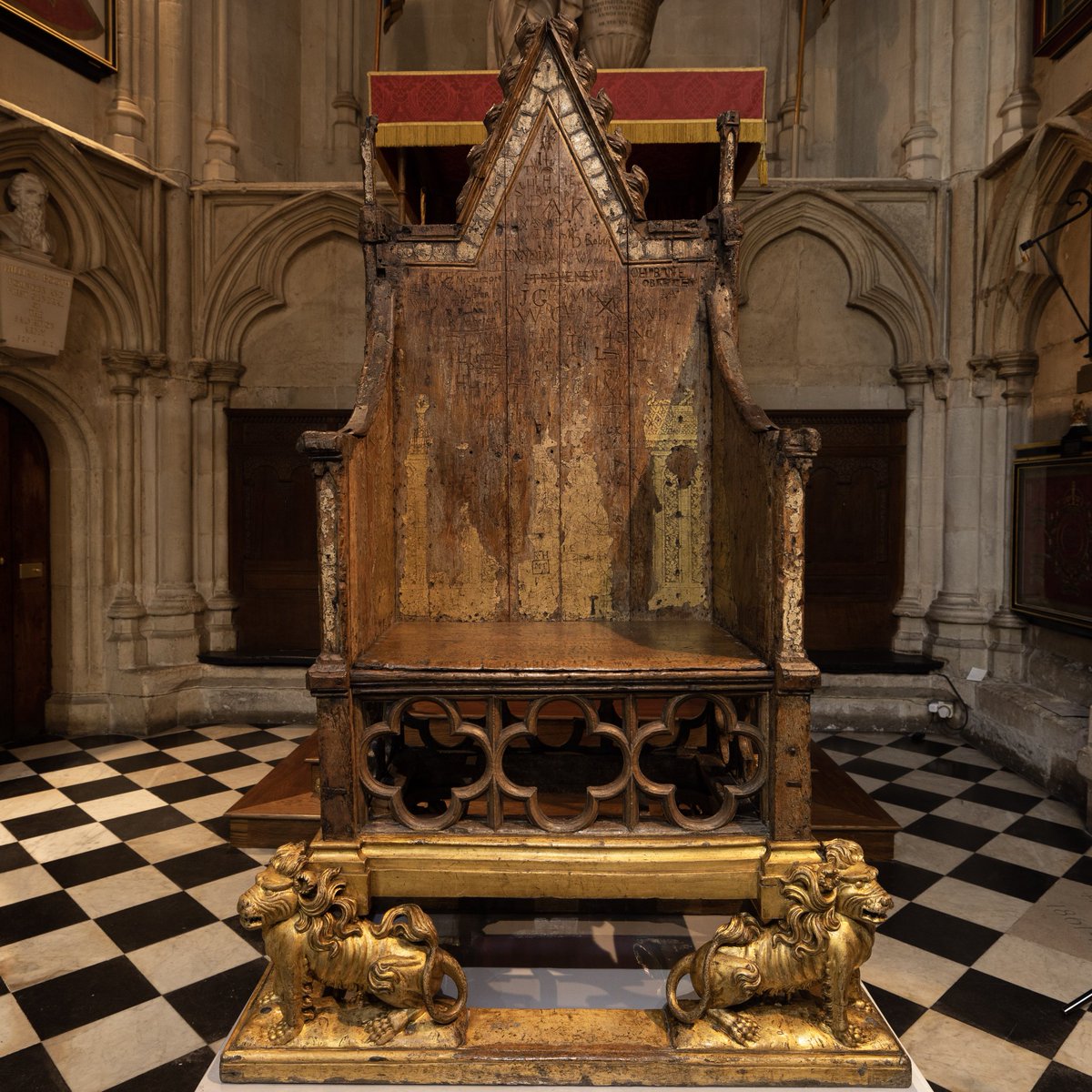 cococookie01's tweet photo. God Save the King 🤴 👑 @wabbey #Coronation #CoronationDay #Coronation2023 #KingCharlesCoronation #KingCharles #CharlesIII #defenderofthefaith #bythegraceofgod #Monarchs #dieuetmondroit #stedwardscrown https://t.co/X8SxHrz39n