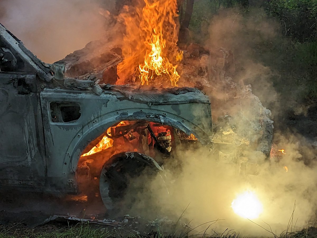 Tadley12's tweet photo. #Bellsdown 06:09 - vehicle fire, Brimpton lane. 1x vehicle 100% by fire. 1x hose reel jet used to extinguish. https://t.co/eCVsRkJilI