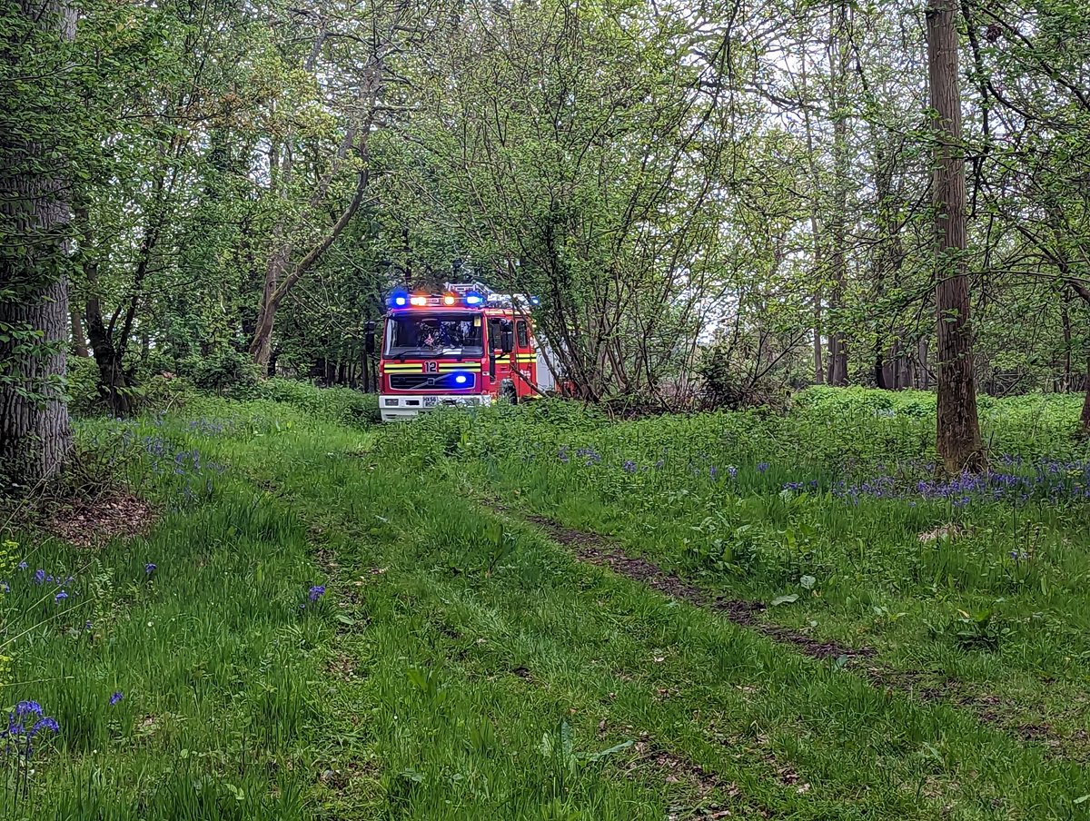 Tadley12's tweet photo. #Bellsdown 06:09 - vehicle fire, Brimpton lane. 1x vehicle 100% by fire. 1x hose reel jet used to extinguish. https://t.co/eCVsRkJilI