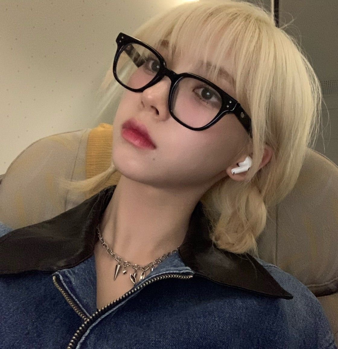 skyieseIIe's tweet photo. hi gw login cuma mau bilang kalo WHY ALL THESE PHOTO OF HER ARE PULLING YSH’S FACECARD??????? jodoh ya https://t.co/tBNjQtjtMi