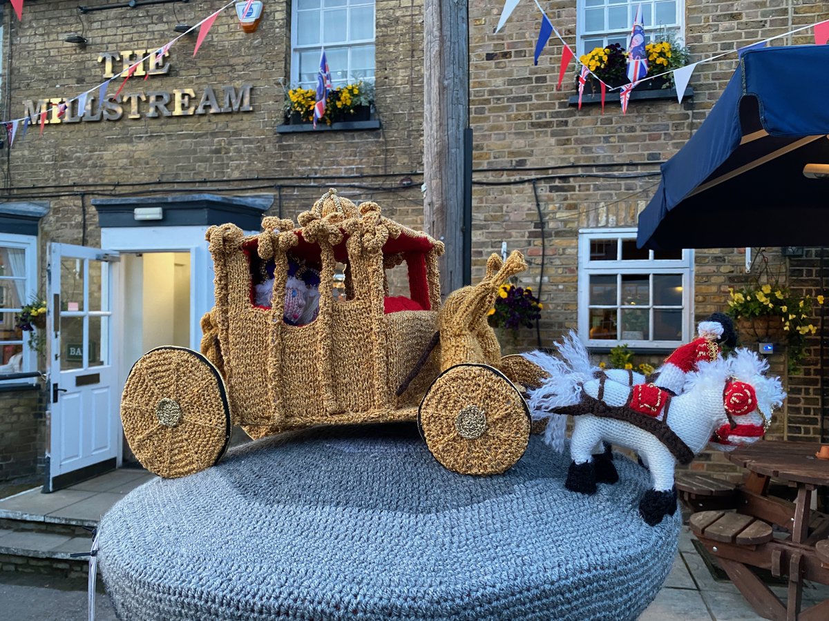 Yarn Bomber tweet media