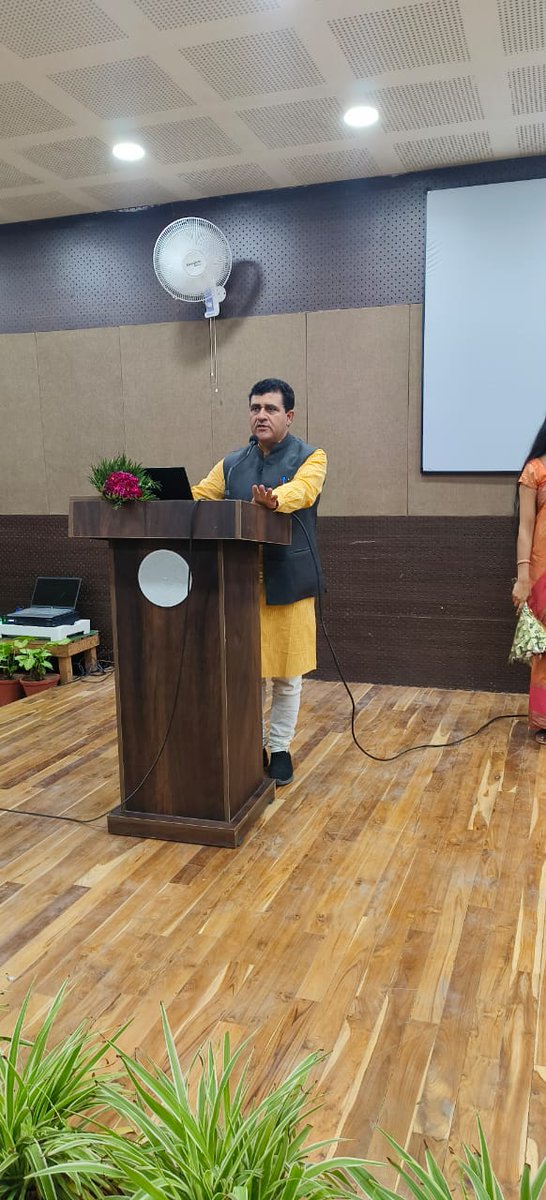 PravinM18240553's tweet photo. Be Ready..
Use #Hashtag_
#NationalJudgesTraining2023
#Source_OfEnergy For #YogasanaSports Secretary General #NYSF Respected Dr. Jaideep Arya Ji🙏🏻 at NS NIS, Patiala-Punjab
#KashiOfSports #YogasanaSports #drjaideeparyaji #atnsnispatialapunjab #nationaljudgestrainingprogram
#upysa https://t.co/6IGHJziDUw