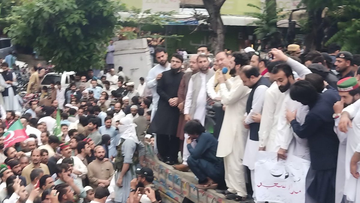 AMuneerPTI's tweet photo. مراد تیرے جانثار.... بے شمار بے شمار 
مالاکنڈ ڈویژن کی غیور عوام نے ثابت کردیا ہےکہ وہ اپنے سپوت، امن کے پرچاری مراد سعید @MuradSaeedPTI کے سنگ اس جدوجہد میں شانہ بشانہ ہیں۔
@ImranKhanPTI
@MashwaniAzhar
#IAmMuradSaeed
#StandWithMuradSaeed
#ActiveInsafians 
#IAmMuradSaeed https://t.co/DaA9iD1vmz